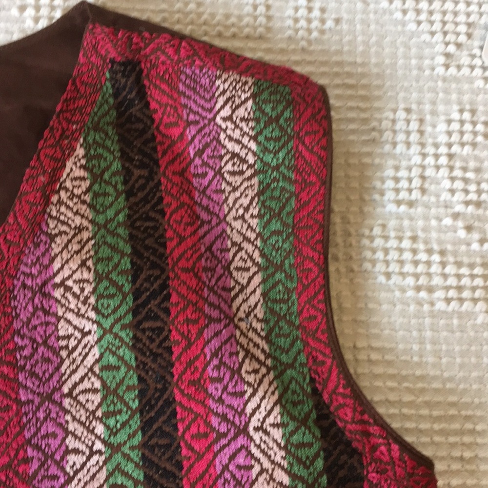Embroidered vest - Picture 4 of 7